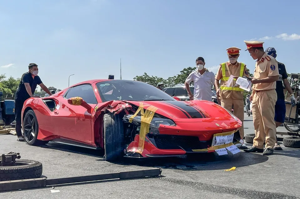 Vụ Ferrari tông chết người gần SVĐ Mỹ Đình: Vì sao kẻ gây tai nạn chưa ra trình diện công an?