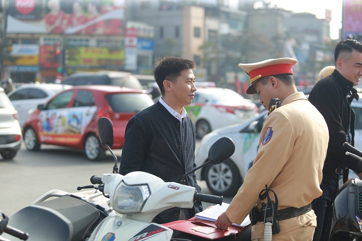 Không nộp phạt giao thông, có được đăng ký xe không?