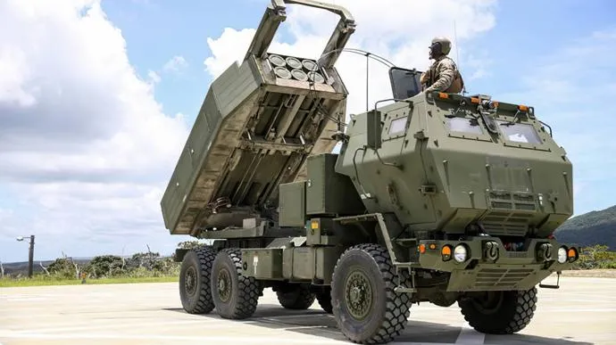 Pháo phản lực dẫn đường HIMARS Mỹ cấp cho Ukraine chính thức tham chiến