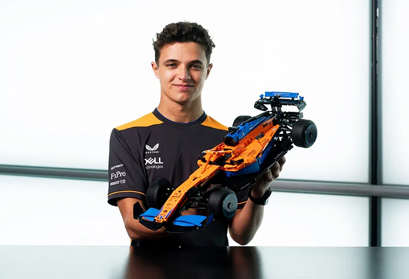 LEGO Technic McLaren Formula 1 giống bản đời thực có giá 5.9 triệu đồng ở Việt Nam