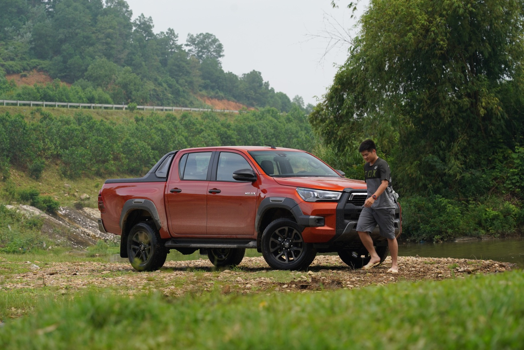 Người dùng review Hilux Adventure 2021