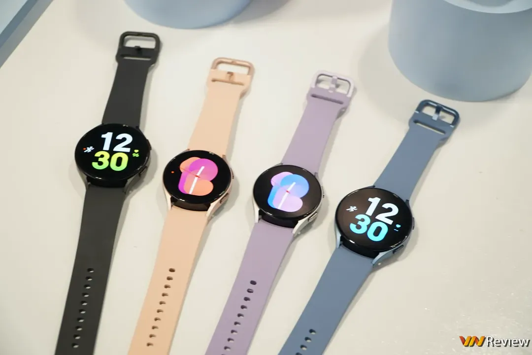 Trên tay Galaxy Watch5 và Watch5 Pro: cải tiến mạnh về pin, sạc, các tính năng theo dõi sức khỏe