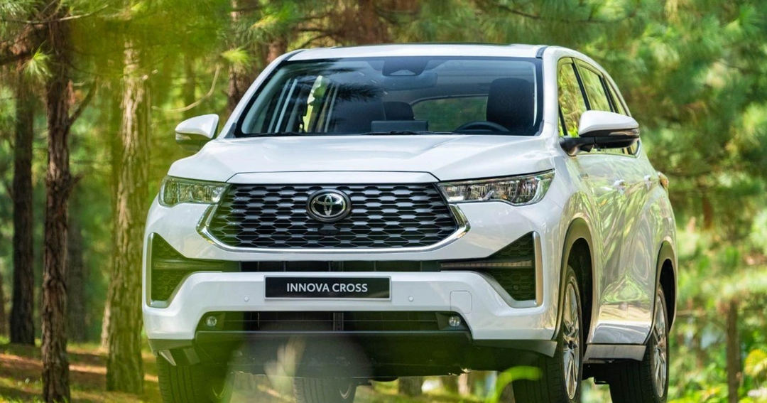 Toyota Innova Cross 2023 liên tục bán xe kèm "lạc", liệu hãng xe có bất lực?