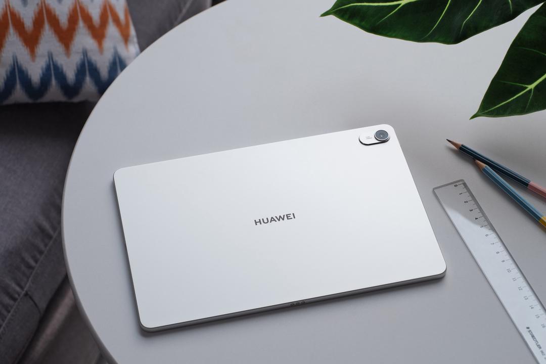 Huawei bất ngờ trình làng máy tính bảng MatePad 11.5 inch tại Việt Nam: chip Snapdragon 7 Gen 1, chạy HarmonyOS, thiết kế kim loại nguyên khối, màn hình 2K 120Hz 3:2, giá từ 7,49 triệu đồng