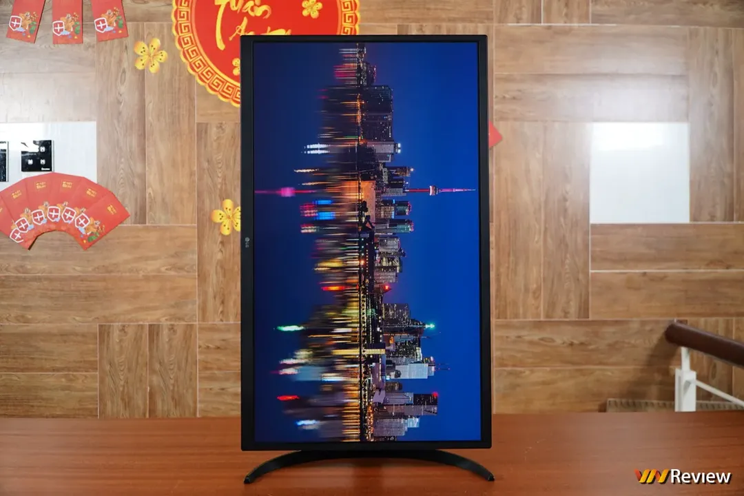 Đánh giá LG UltraFine Display OLED Pro 32EP950: màn hình máy tính không dành cho dân thường