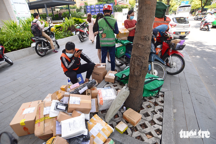 Bí mật nào giúp hàng Trung Quốc giao cho khách Việt Nam quá nhanh, quá rẻ?