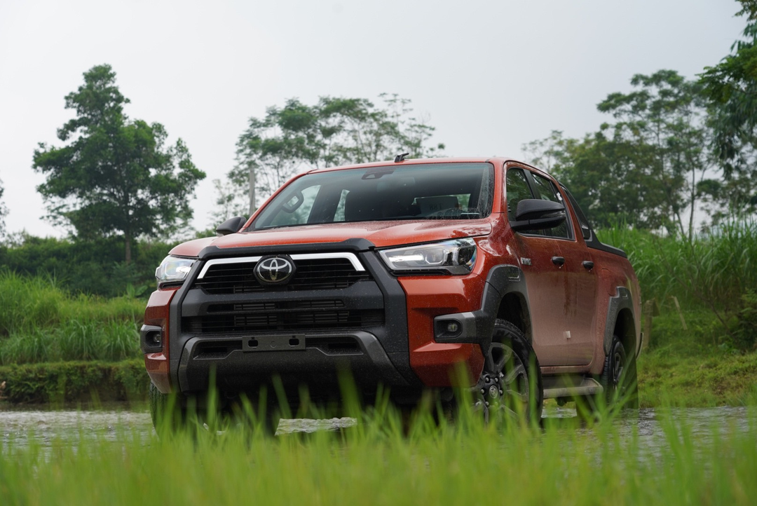 Người dùng review Hilux Adventure 2021