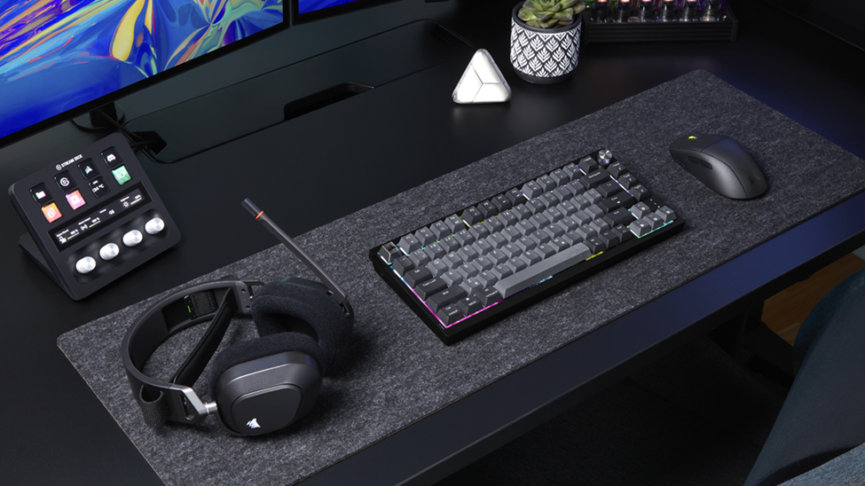 Corsair tung bàn phím cơ không dây chuyên game K65 Plus Wireless: layout 75% nhỏ gọn,   switch tháo nóng, lớp hãm âm kép