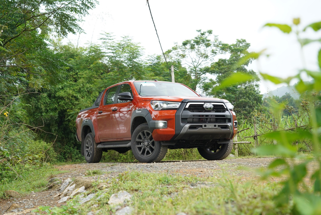 Người dùng review Hilux Adventure 2021