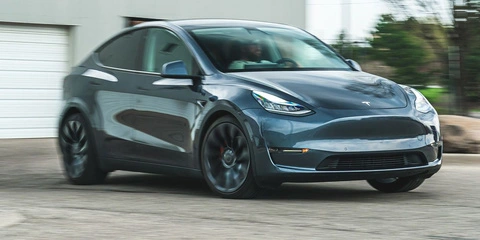 Mẫu xe quốc dân của Toyota gây sốc khi hất cẳng Tesla Model Y trở thành xe bán chạy nhất năm 2023