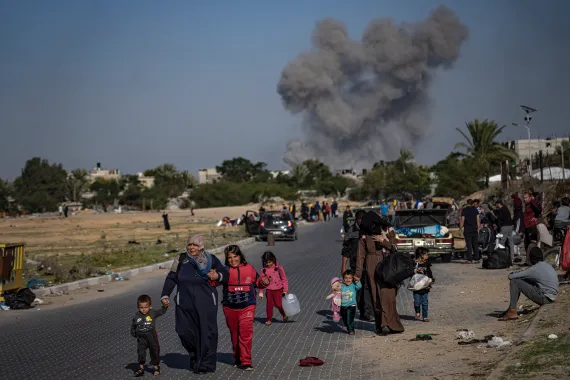 Con số thương vong đau lòng tại Dải Gaza, quá nửa là phụ nữ và trẻ em