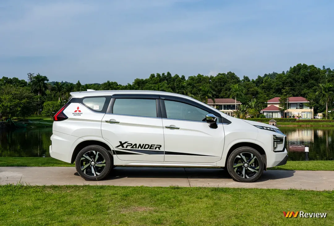 Mitsubishi Xpander lần đầu lên “đỉnh” top xe ô tô bán chạy nhất tại Việt Nam, bỏ xa các đối thủ