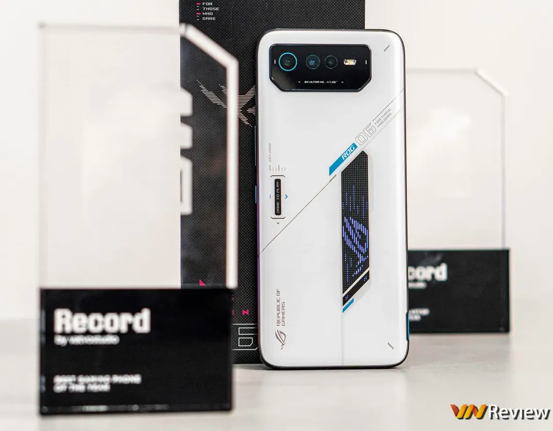 Cận cảnh ASUS ROG Phone 6: điện thoại gaming mạnh nhất thế giới, RAM tới 18GB