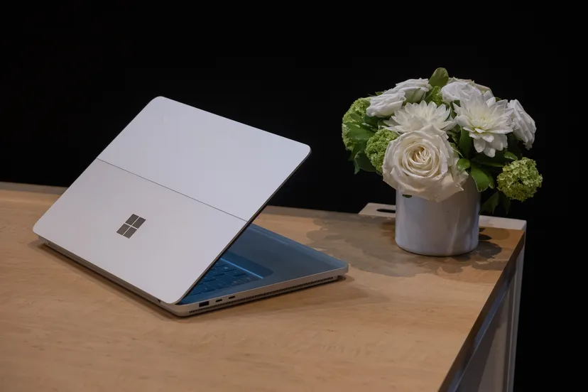 Microsoft công bố Surface Laptop Studio 2: chip i7 H thế hệ 13, RAM tới 64GB, bàn di chuột mới