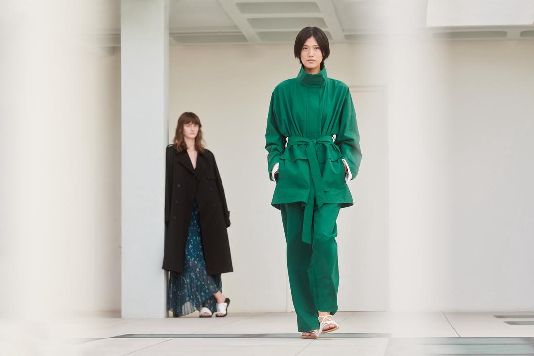 Uniqlo tái hợp nhà thiết kế nổi tiếng Clare Waight Keller trong bộ sưu tập mùa xuân 2024