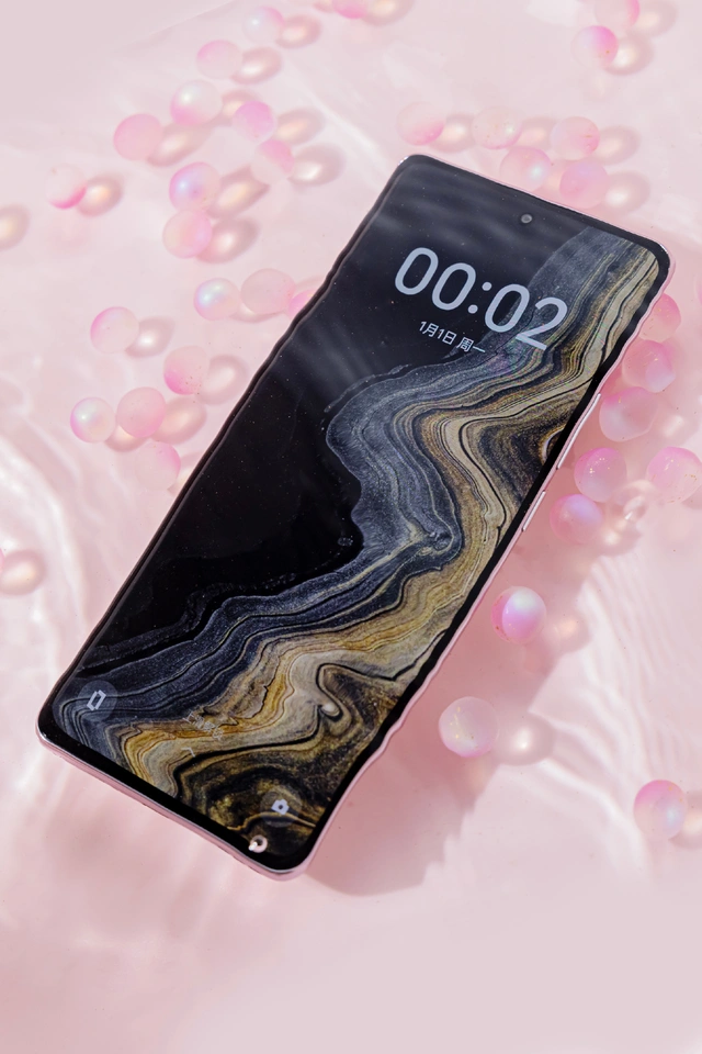 Oppo bất ngờ tung ra smartphone siêu bền bỉ đạt hẳn chuẩn IP69, bỏ vào máy giặt, ô tô cán qua vẫn không xi nhê gì