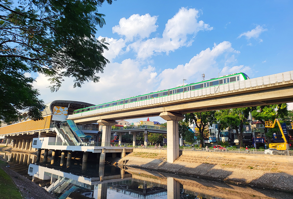 Một vòng tàu điện trên cao Cát Linh – Hà Đông