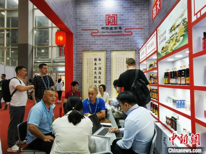 Quan sát Hội chợ Canton Fair: Các thương hiệu lâu đời của Trung Quốc đổi mới và thu hút các nhà đầu tư nước ngoài