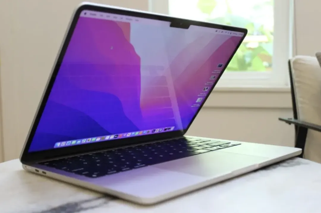 Vì sao không nên mua MacBook Air M2 bản base giá 33 triệu đồng? Có nên mua MacBook Air M2?