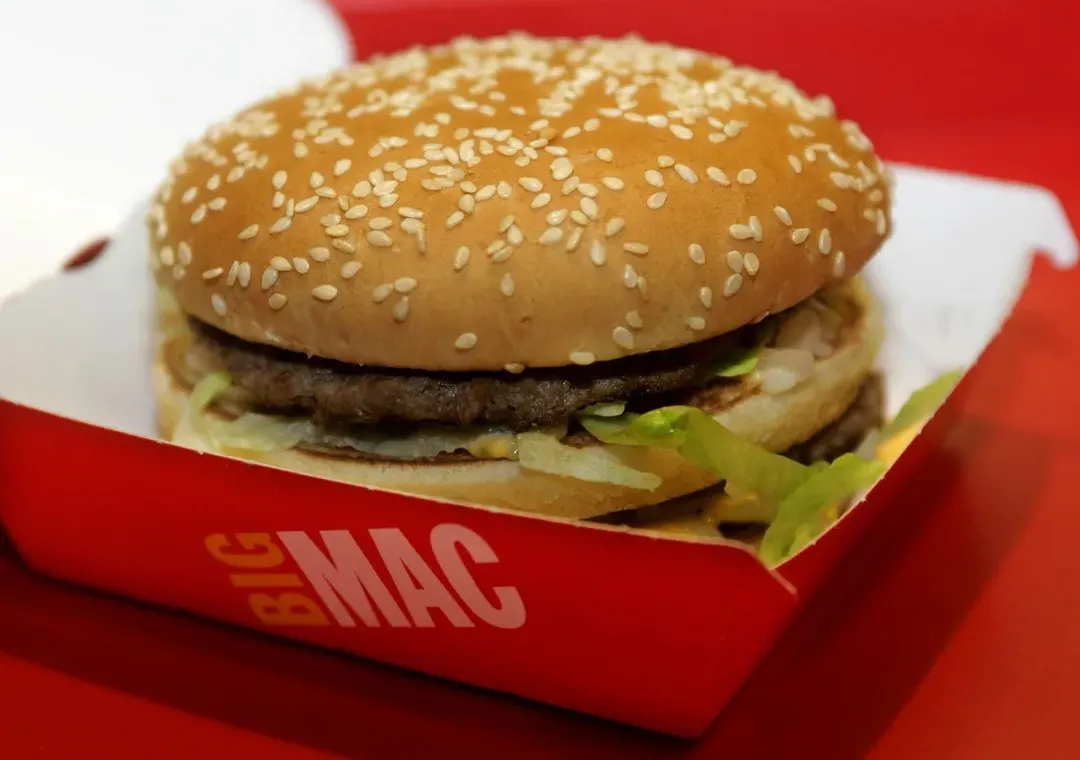 Làm mưa làm gió trên toàn cầu, vì sao McDonald's phải ngừng bán toàn bộ dòng burger tại Việt Nam?