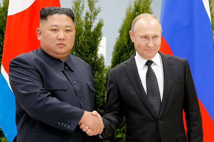 Tổng thống Putin chuẩn bị gặp Kim Jong Un, Mỹ "nóng mặt" cảnh báo trước