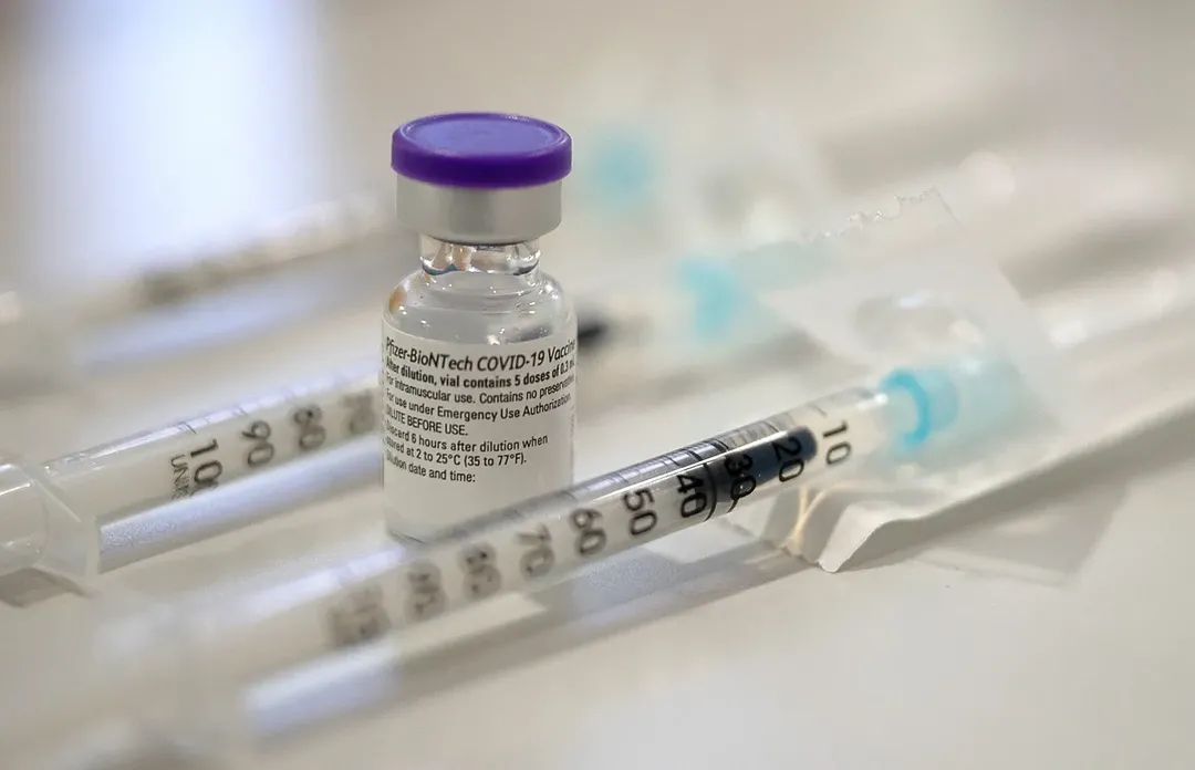 Vì sao đã tiêm 3 mũi vaccine vẫn có thể nhiễm Omicron?