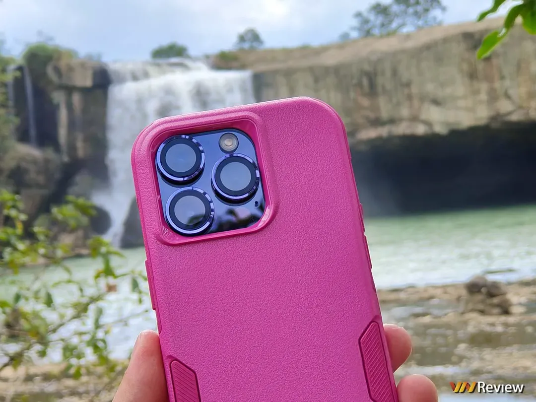 Trải nghiệm ốp lưng và dán cường lực OtterBox cho iPhone 14 Series khi đi trekking, trèo đèo lội suối: đúng chất “nồi đồng cối đá”