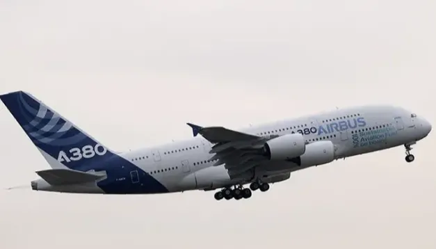 Siêu máy bay Airbus A380 lần đầu tiên thay xăng bằng dầu ăn