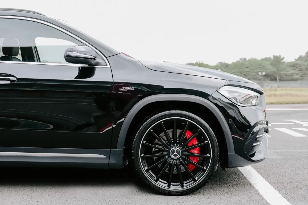 Mercedes-AMG GLA 45 S 4MATIC+ lần đầu thử sức trên đường đua Auto Gymkhana