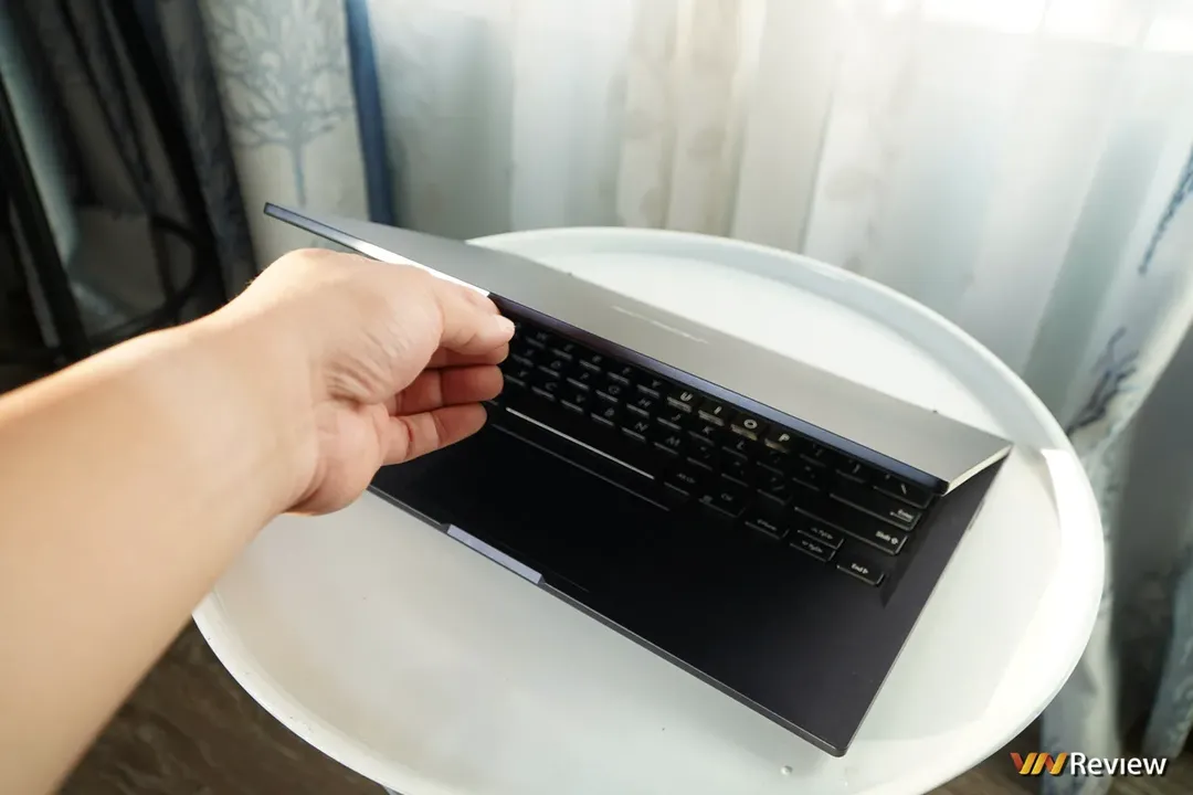 Đánh giá Asus ExpertBook B1 2022: laptop “chuẩn bài” cho doanh nghiệp vừa và nhỏ