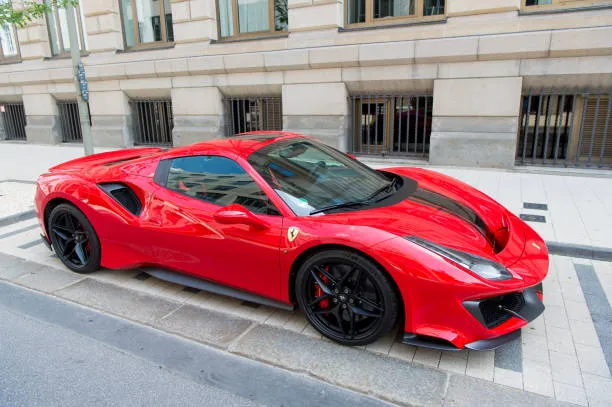 Siêu xe Ferrari 488 va chạm sáng nay uy lực cỡ nào mà khiến xe máy gãy đôi, văng xa hơn 30 mét?