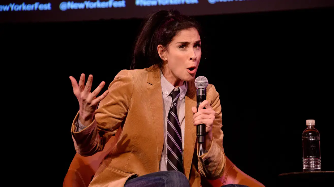 Chuyện thật không phài chuyện hài:  Sarah Silverman kiện ChatGPT và Meta về AL đào tạo theo sách có bản quyền của cô ta