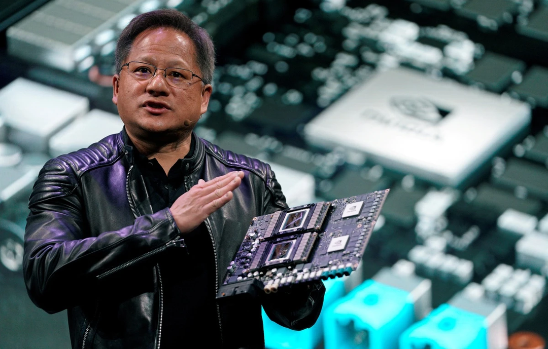 Lý do CEO Nvidia luôn mặc áo da