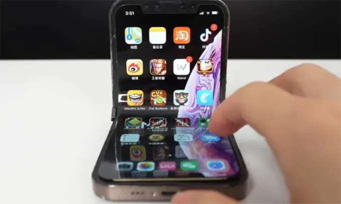 Pháp sư Trung Hoa “phù phép” iPhone X thành điện thoại gập, đến Apple cũng phải "vái cả nón"