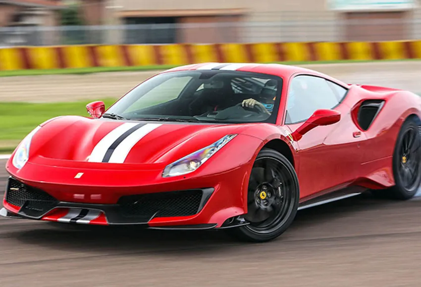 Siêu xe Ferrari 488 va chạm sáng nay uy lực cỡ nào mà khiến xe máy gãy đôi, văng xa hơn 30 mét?