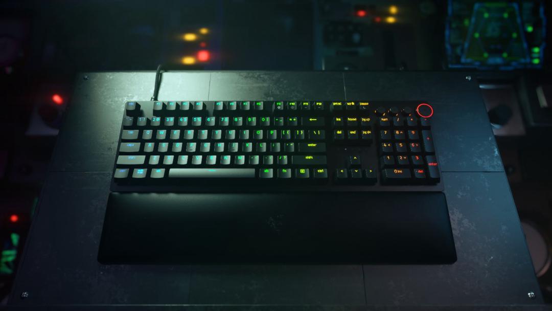 Razer trình làng bàn phím Huntsman V2 switch quang học và chuột Basilisk V3 với 11 nút tùy biến