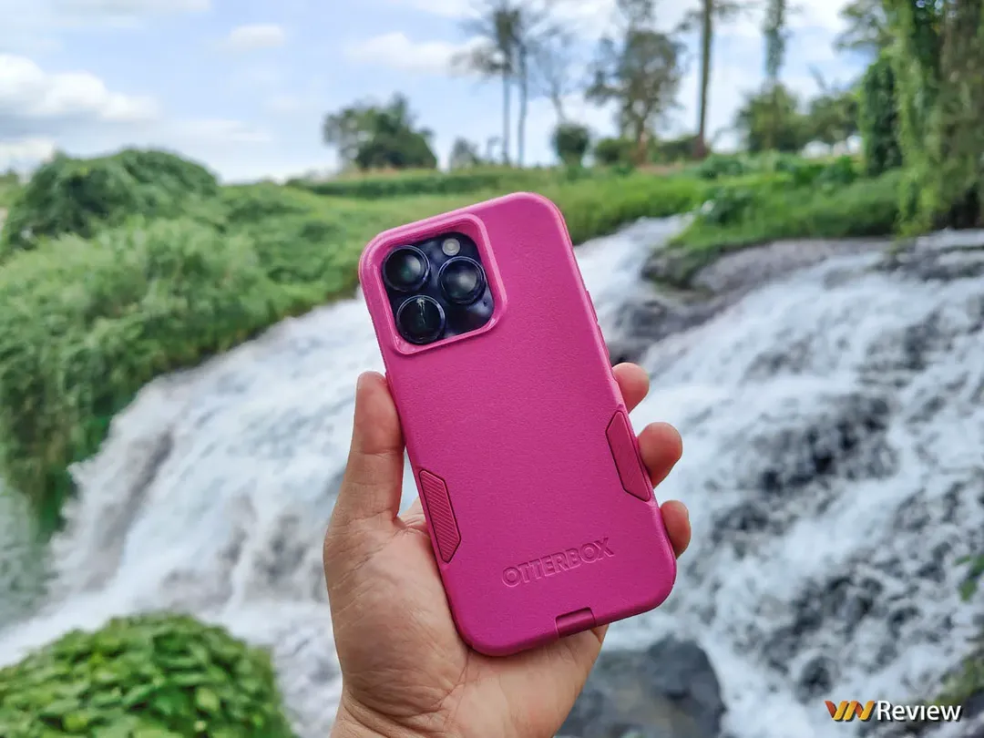 Trải nghiệm ốp lưng và dán cường lực OtterBox cho iPhone 14 Series khi đi trekking, trèo đèo lội suối: đúng chất “nồi đồng cối đá”