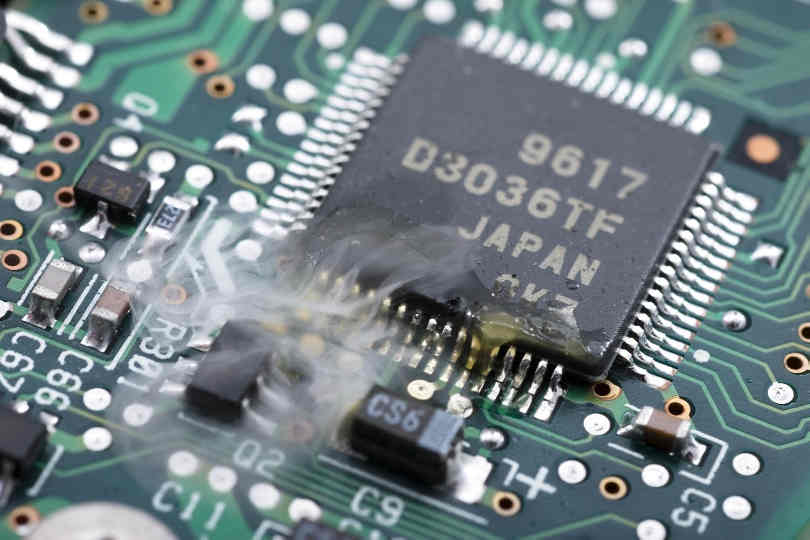 Từ Đông sang Tây lôi kéo TSMC để chạy đua xây nhà máy chip, tại sao người Mỹ lại “hít khói” Nhật Bản?