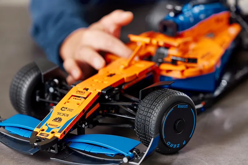 LEGO Technic McLaren Formula 1 giống bản đời thực có giá 5.9 triệu đồng ở Việt Nam