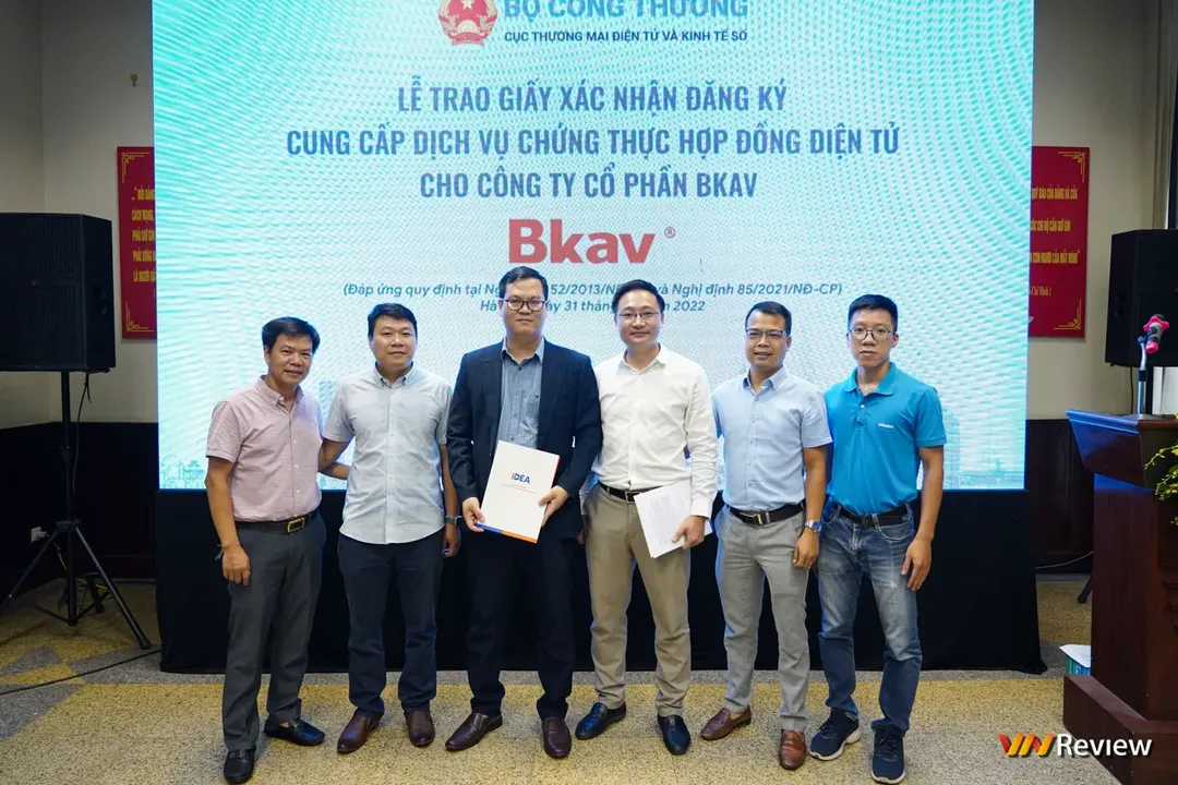 Tập đoàn công nghệ BKAV được Bộ Công Thương trao Giấy xác nhận đăng ký cung cấp dịch vụ chứng thực hợp đồng điện tử