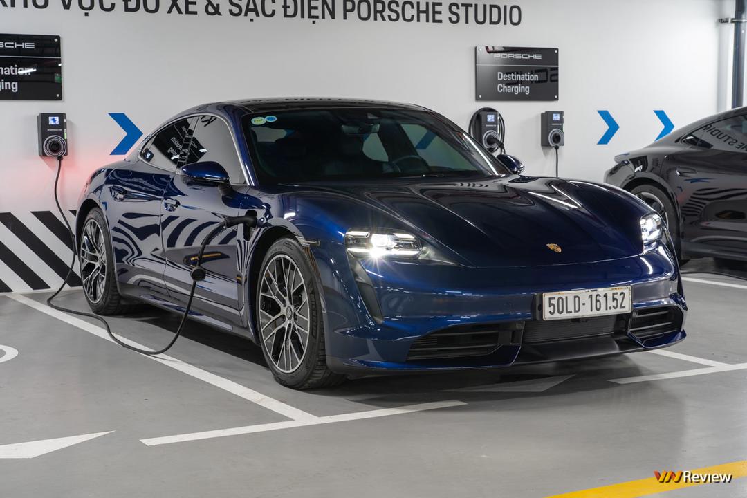 Khám phá trạm sạc xe điện tại Porsche Studio Hà Nội