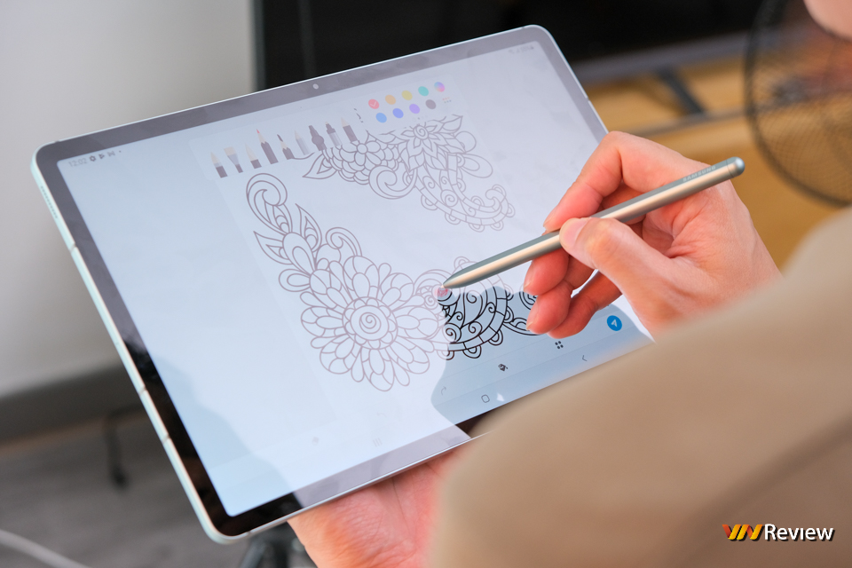 Trên tay Galaxy Tab S7 FE: máy tính bảng có S-Pen, 5G và pin không thể dùng hết trong ngày