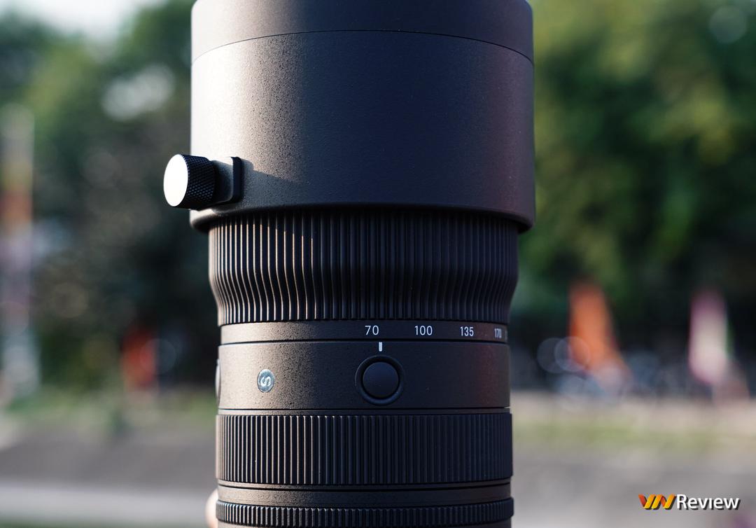 Trên tay nhanh phiên bản thương mại ống kính Sigma 70-200mm F2.8 DG DN OS Sports cho Sony: Mức giá tốt, nhưng nhiều điểm cần cải thiện