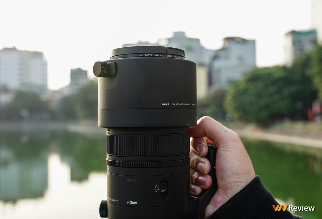 Trên tay nhanh phiên bản thương mại ống kính Sigma 70-200mm F2.8 DG DN OS Sports cho Sony: Mức giá tốt, nhưng nhiều điểm cần cải thiện