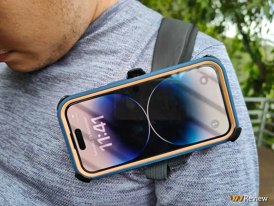 Trải nghiệm ốp lưng và dán cường lực OtterBox cho iPhone 14 Series khi đi trekking, trèo đèo lội suối: đúng chất “nồi đồng cối đá”