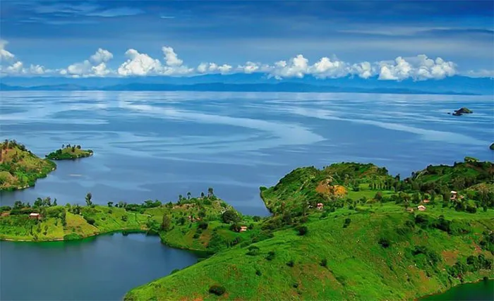 Hồ nước sâu thứ 8 thế giới đẹp như tranh vẽ nhưng ai ngờ là một "quả bom nổ chậm"