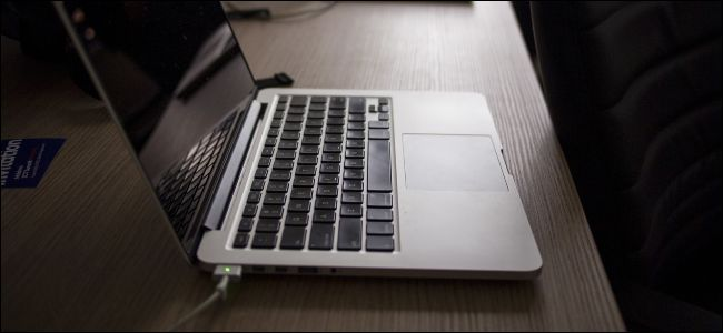 Có nên cắm sạc liên tục cho laptop? Có nên cắm sạc laptop qua đêm?