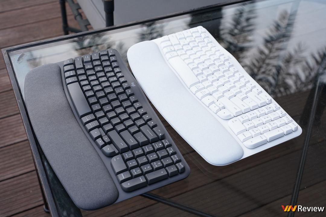 Logitech Wave Keys ra mắt: bàn phím công thái học không dây giúp gõ phím cả ngày không mỏi, pin tới 3 năm, kết nối 3 thiết bị cùng lúc