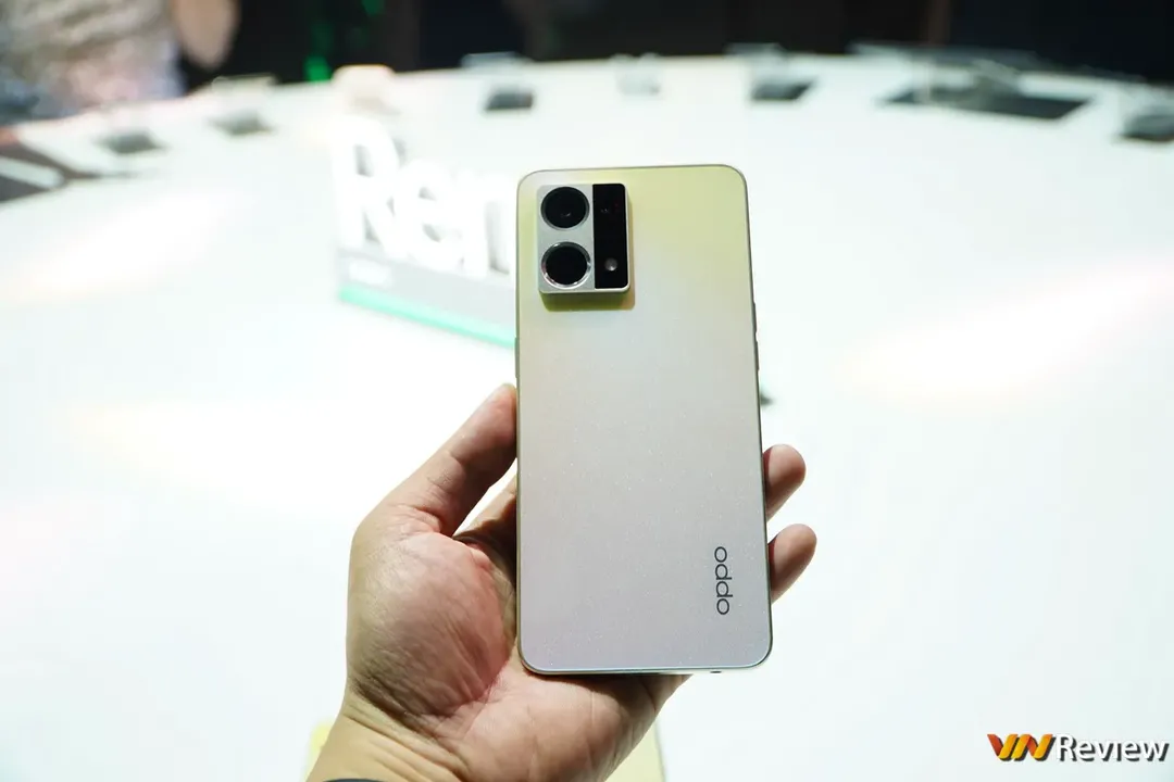 Oppo ra liền lúc ba chiếc Reno8 5G, Reno8 Z 5G và Reno8 4G tại Việt Nam, giá từ 9 đến 14 triệu đồng