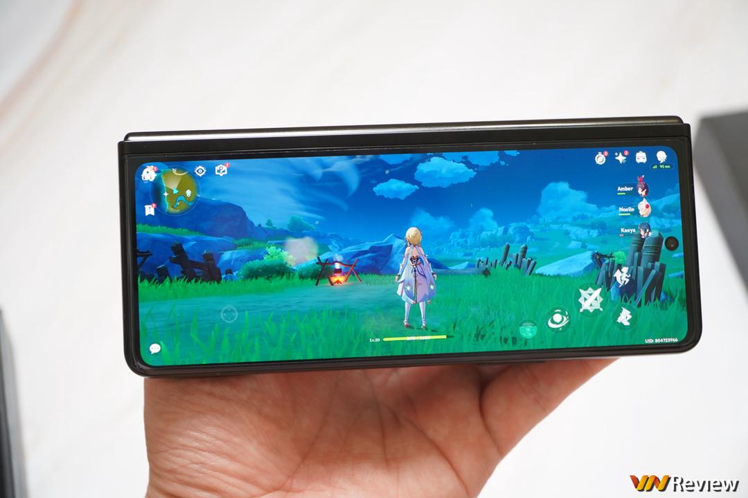 Trên tay Galaxy Z Fold 3 tại Việt Nam: camera ẩn dưới màn hình, chống nước IPX8, hỗ trợ S Pen